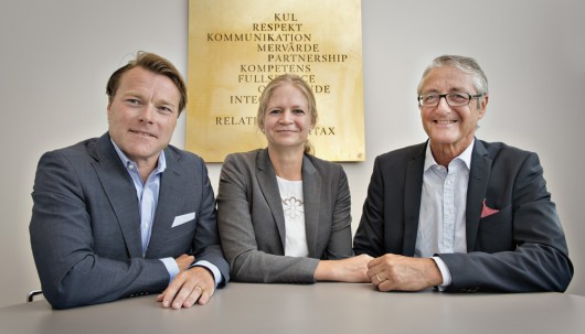 Magnus Larsén, Sara Jacobsson och Ulf Tivéus på Skeppsbron Skatt. Foto: Håkan Flank